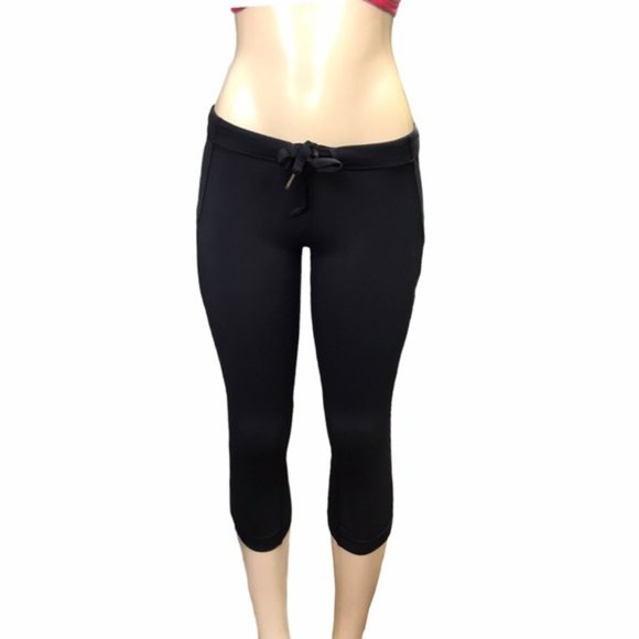 Lululemon Black Capris Drawstring Side 